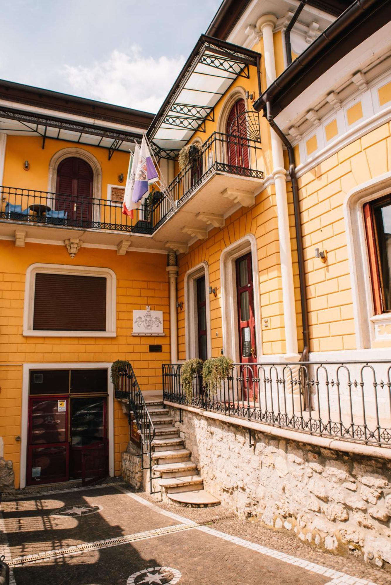 Arciduca Charming House Room & Breakfast Arco Exteriör bild